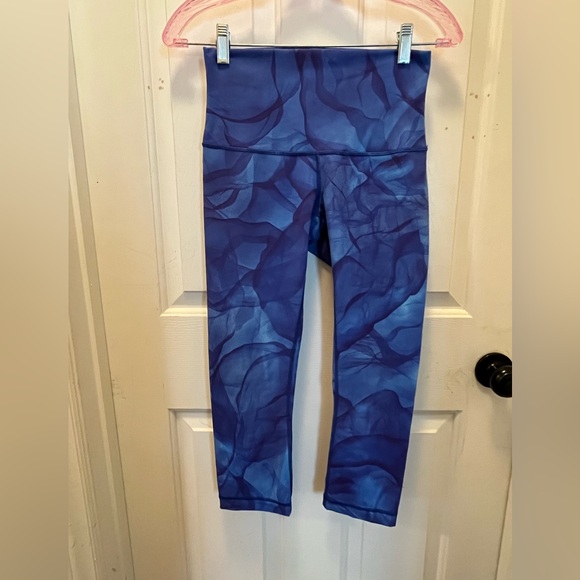 🍋 LIKE NEW Lululemon Wunder Under Crop Hi-Rise 22”- Midnight Tulle Multi - Sz 6